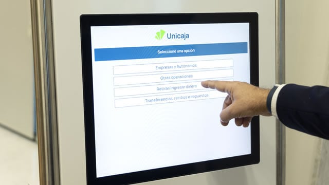 Unicaja pone en marcha un centro de atención a empresas especializado en confirming