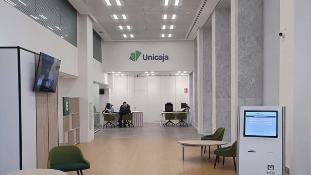 Unicaja facilita el pago de impuestos a pymes y autónomos