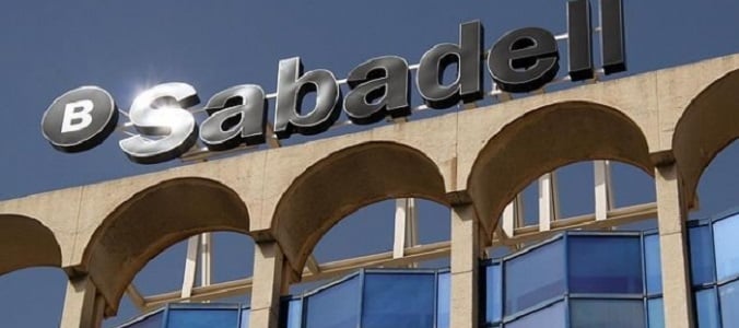 Fitch da más combustible en Bolsa a Banco Sabadell en plena OPA de BBVA