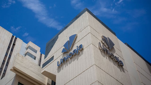 Unicaja ofrece financiación a empresas y autónomos para la compra de vehículos sostenibles