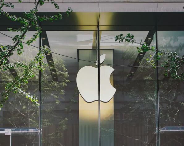 Apple vuelve a ser la reina de Wall Street con sus máximos históricos