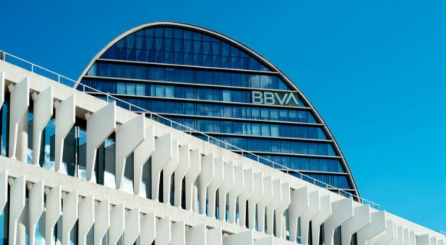 BBVA: sube su rating, lira turca y a punto de superar niveles ómicron