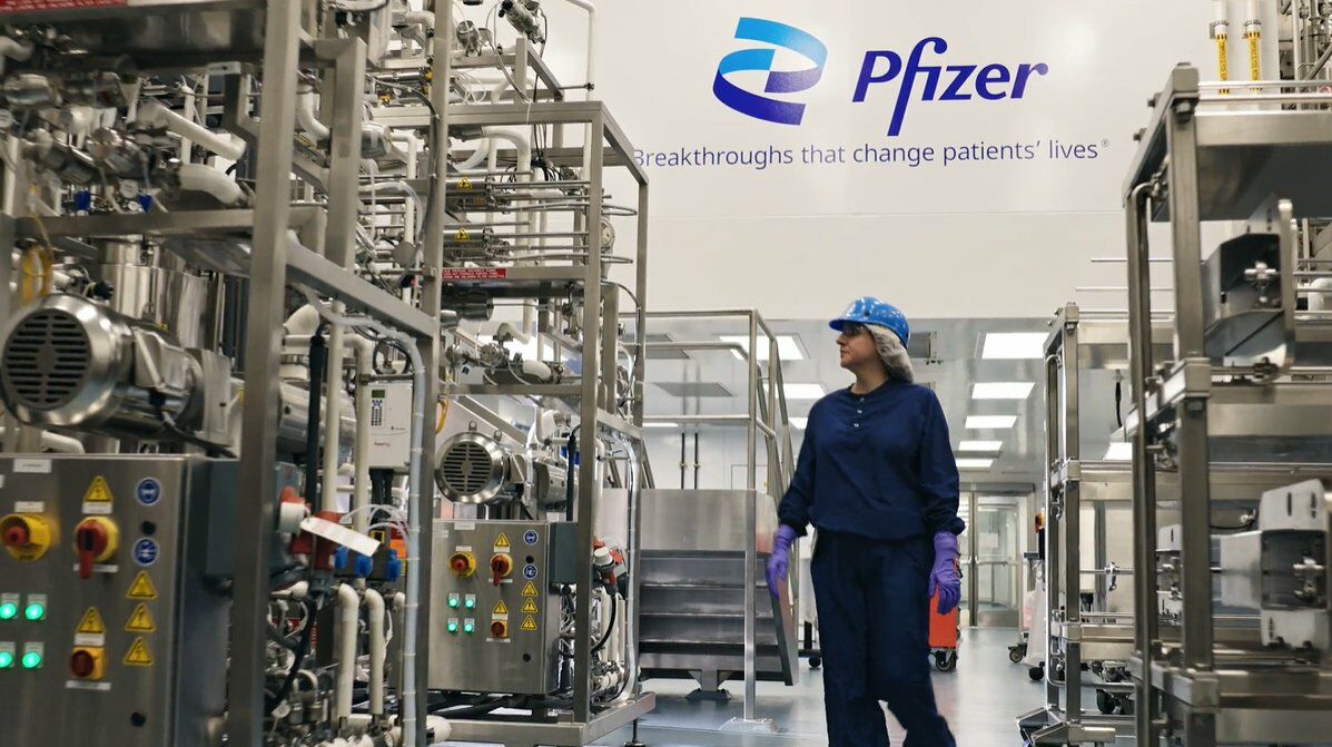 Pfizer continúa con su plan de despidos para reducir costes