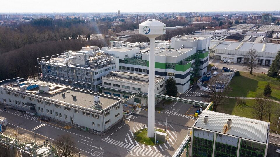 Iberdrola amplía su alianza con Bayer para suministrarle energía verde en Italia