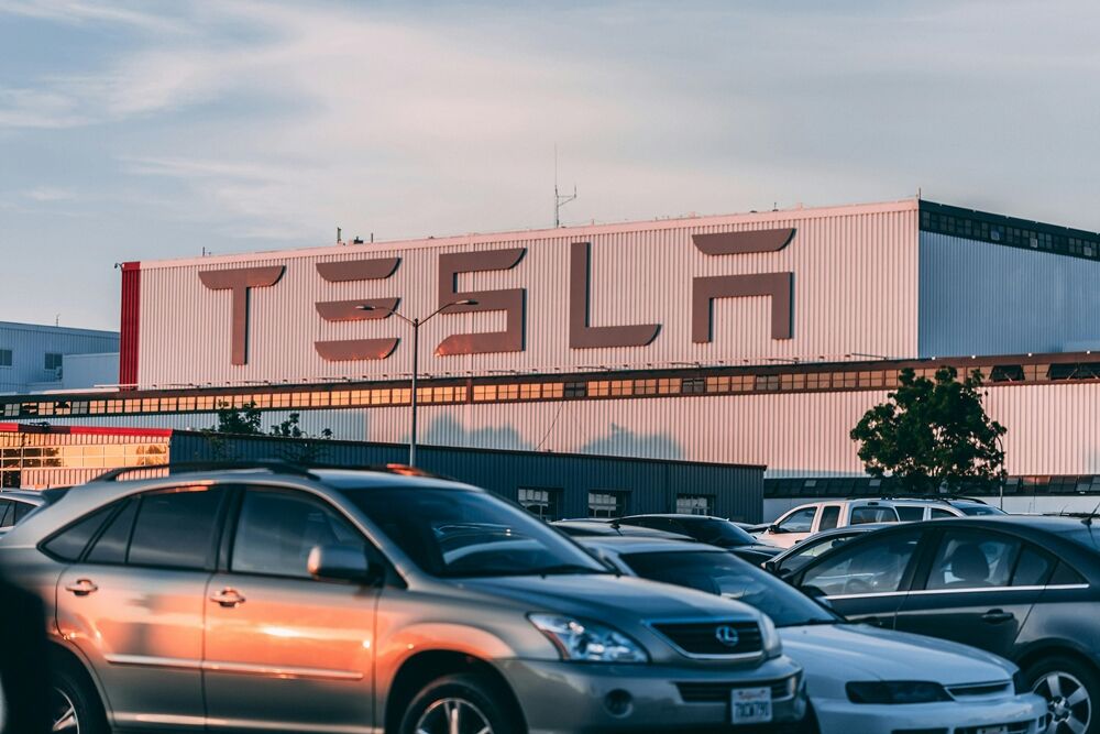 Tesla inicia construcción de nueva planta de baterías en Shanghái