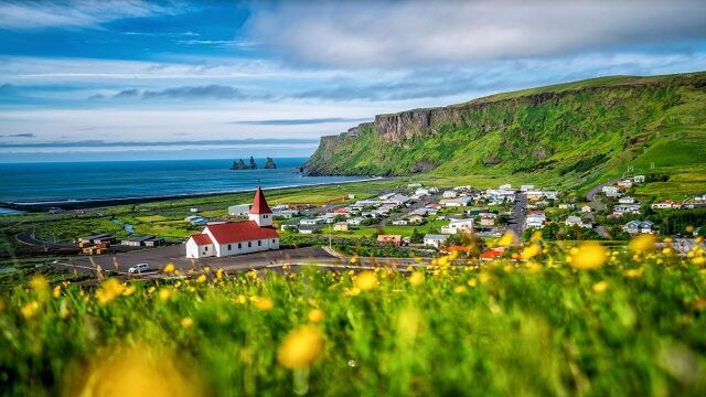 Encuentra las cuatro diferencias: un recorrido con PLAY por las distintas regiones de Islandia