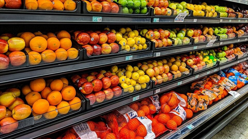 Los supermercados donde se liga más rentabilidad (y también se venden piñas)