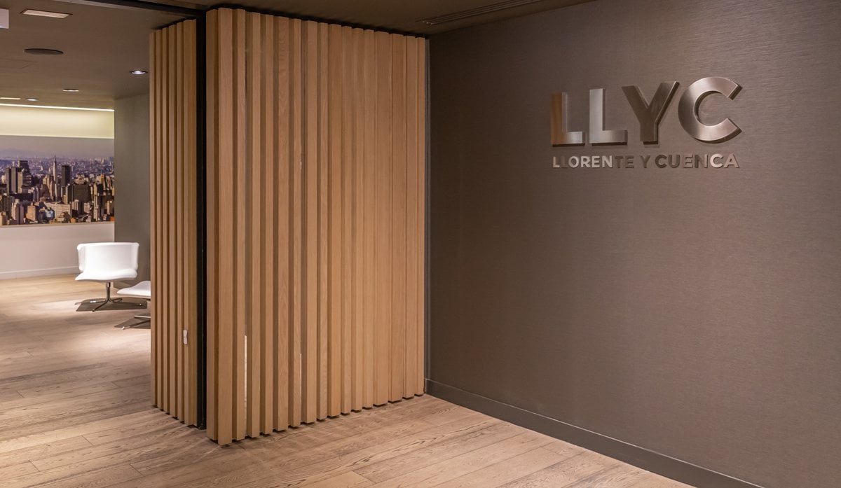 Asúa Inversiones adquiere el 5% de LLYC y refuerza su posición en la compañía